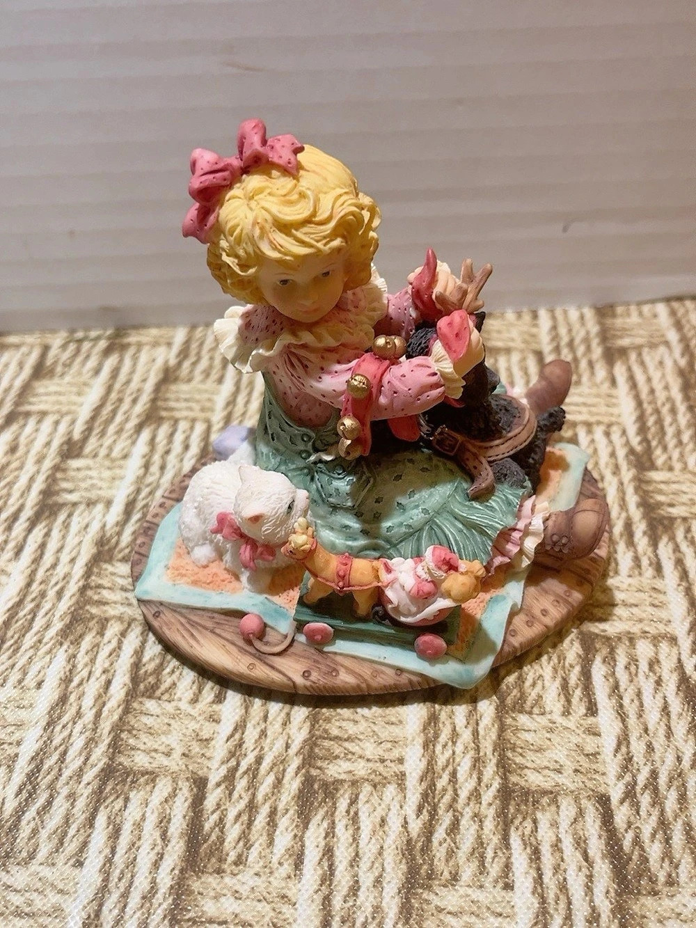 Enesco Lauras Attic Just Hold Still A Minute Karen Hahn 1993 Figurine